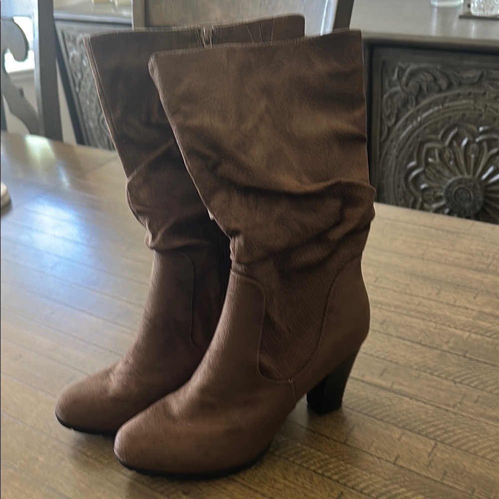 White Mountain Brown Heeled Boots with Slouchy Design